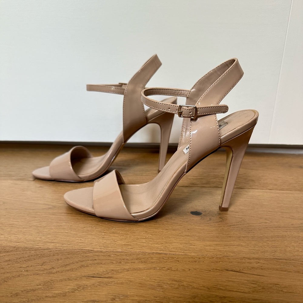Steve Madden nude heel